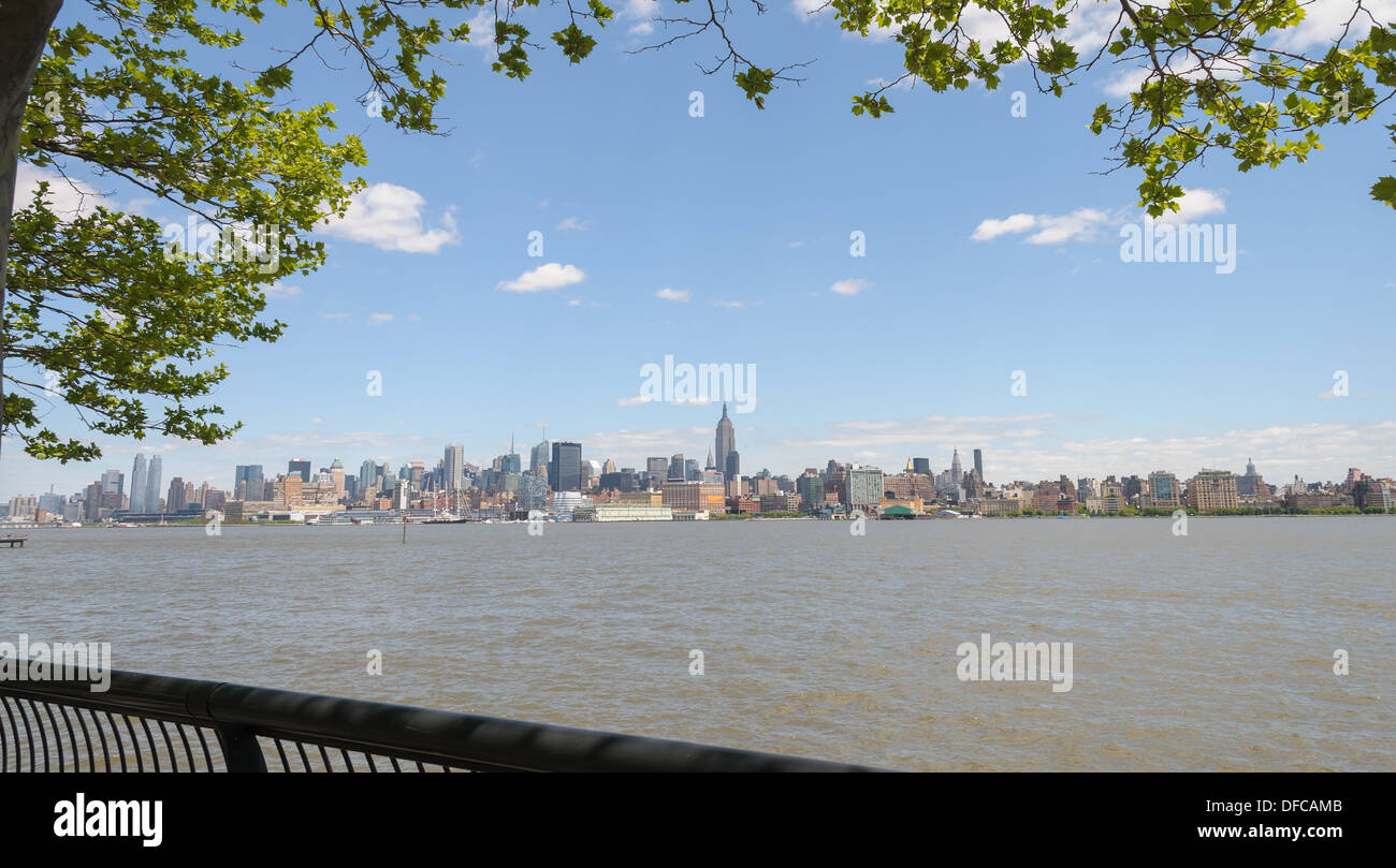 new york city skyline cityscape over hudson river Stock Photo - Alamy