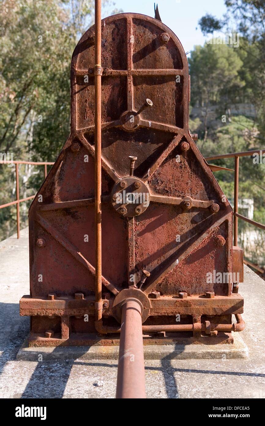 Gate Opening Mechanism High Resolution Stock Photography and Images Alamy
