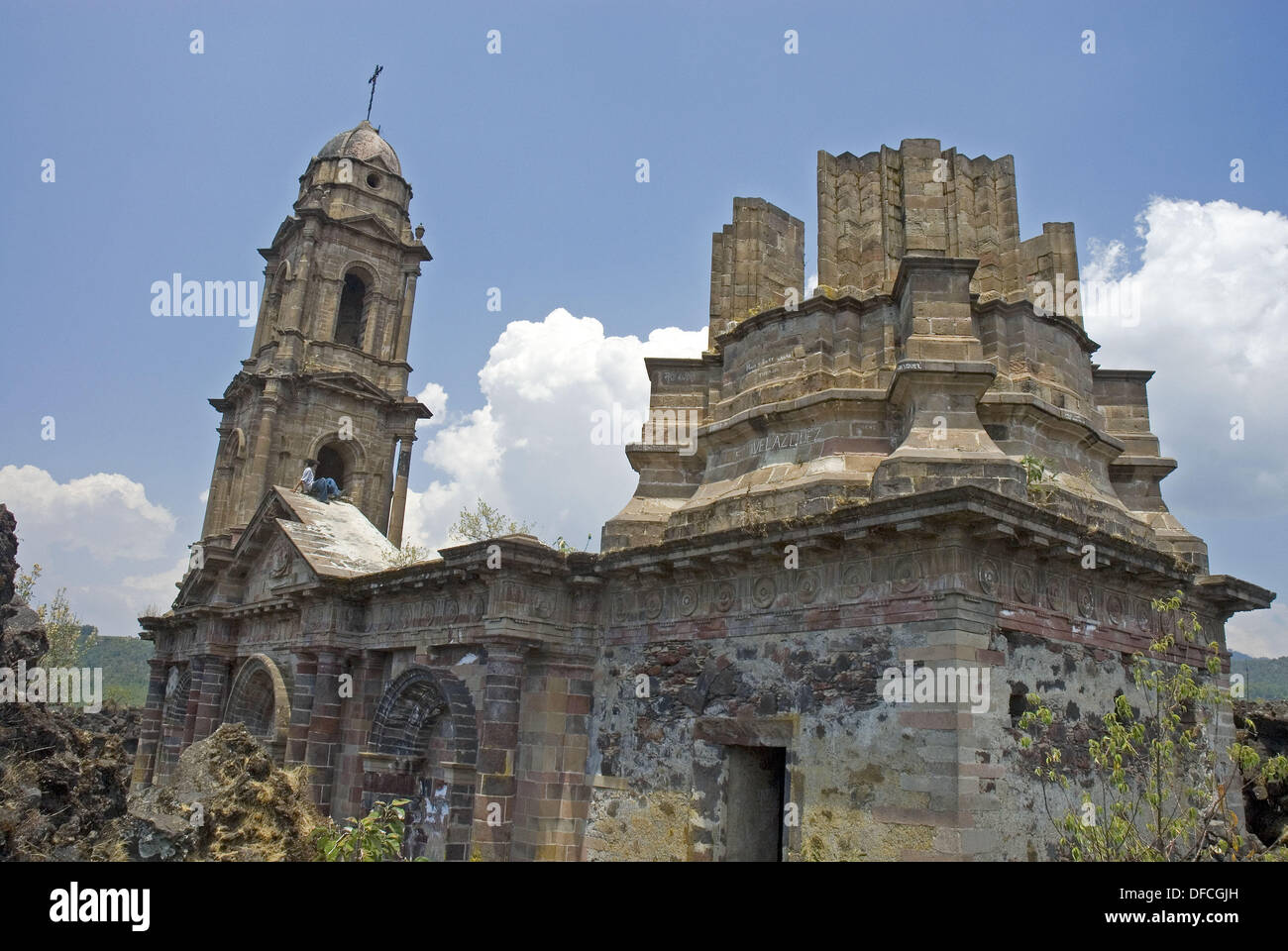 Old San Juan Parangaricutiro church near Paricutín volcano. Michoacán,  Mexico Stock Photo - Alamy