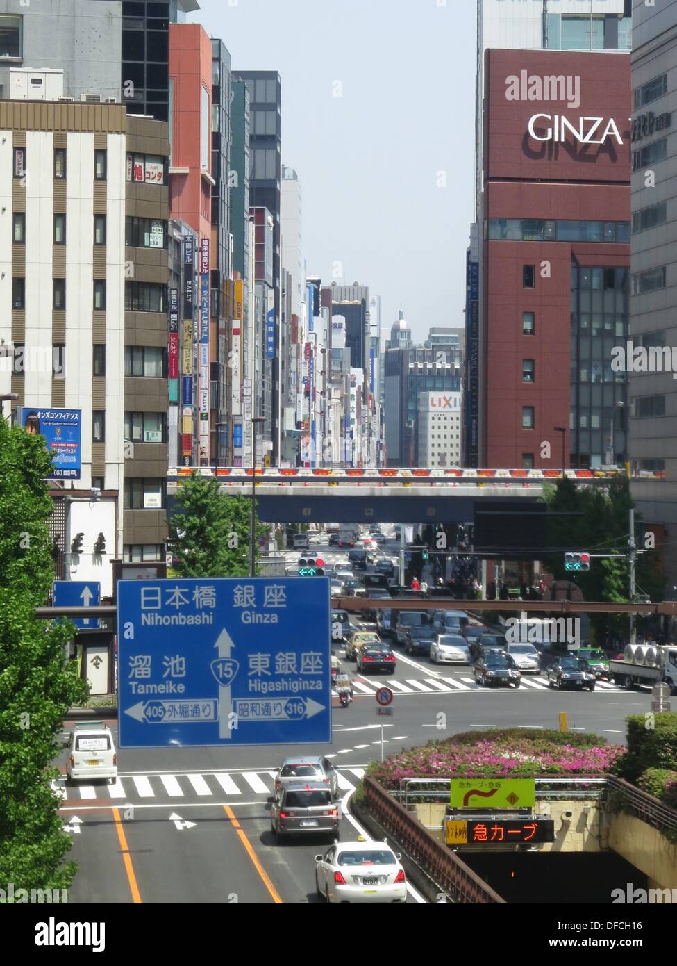 View Of Ginza The Main Business And Entertainment Quarter Of Tokyo Stock Photo Alamy View Of Ginza The Main Business And Entertainment Quarter Of Tokyo Stock Photo Alamy