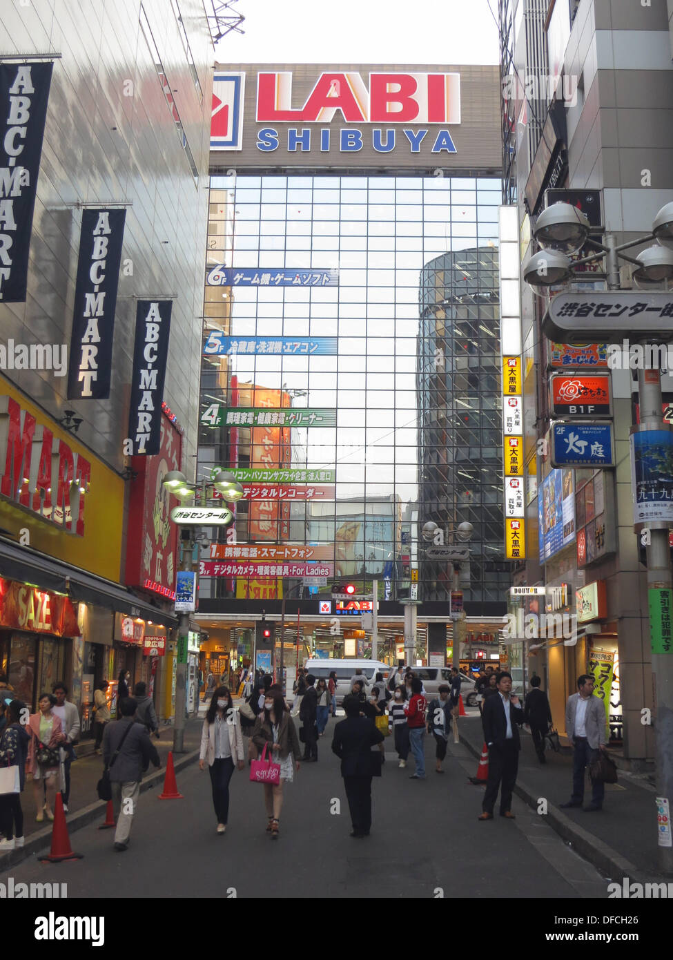 Everyday Life Street Scene In The District Shibuya In Tokyo Japan 25 April 13 Photo Peter Jaehnel No Wire Service Stock Photo Alamy
