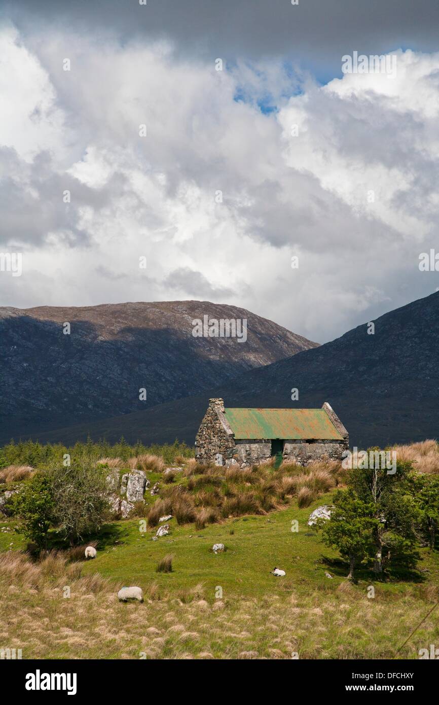 Maam cross connemara ireland hires stock photography and images Alamy