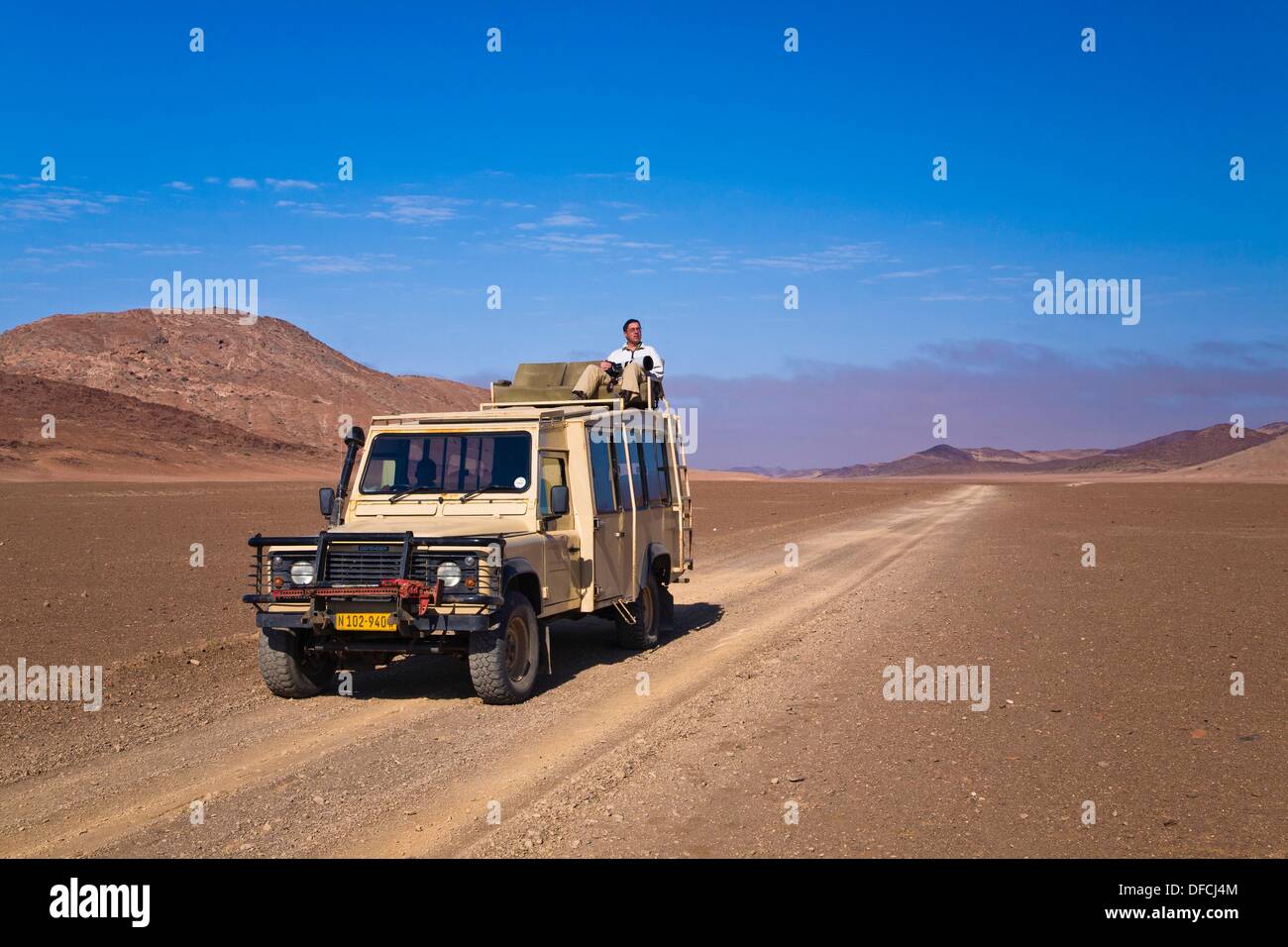 A landrover driving through the isolated Skeleton Coast Park in
