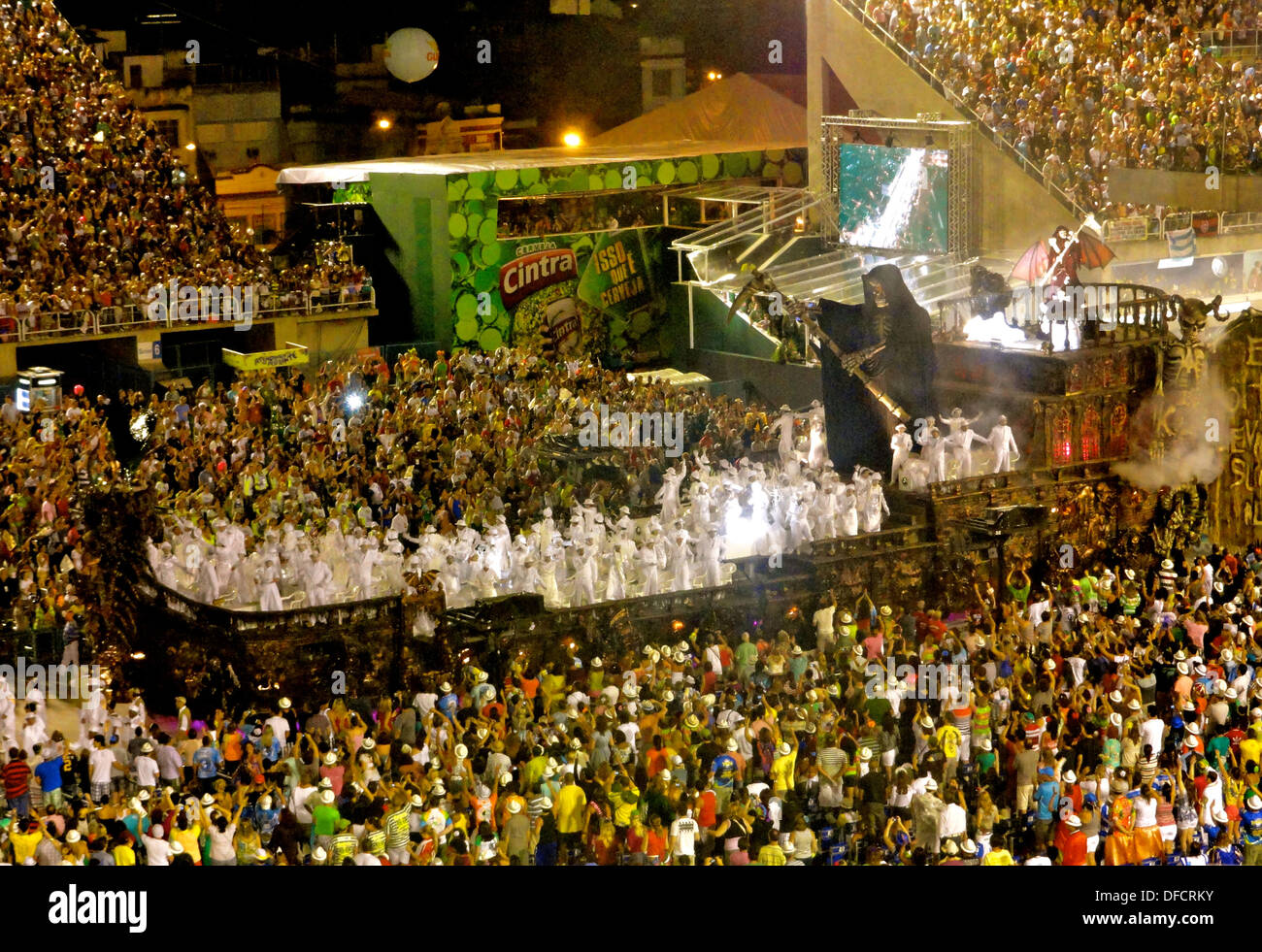 Carnival floats and dancers at the Sambadromo, Rio de Janeiro Stock Photo Alamy