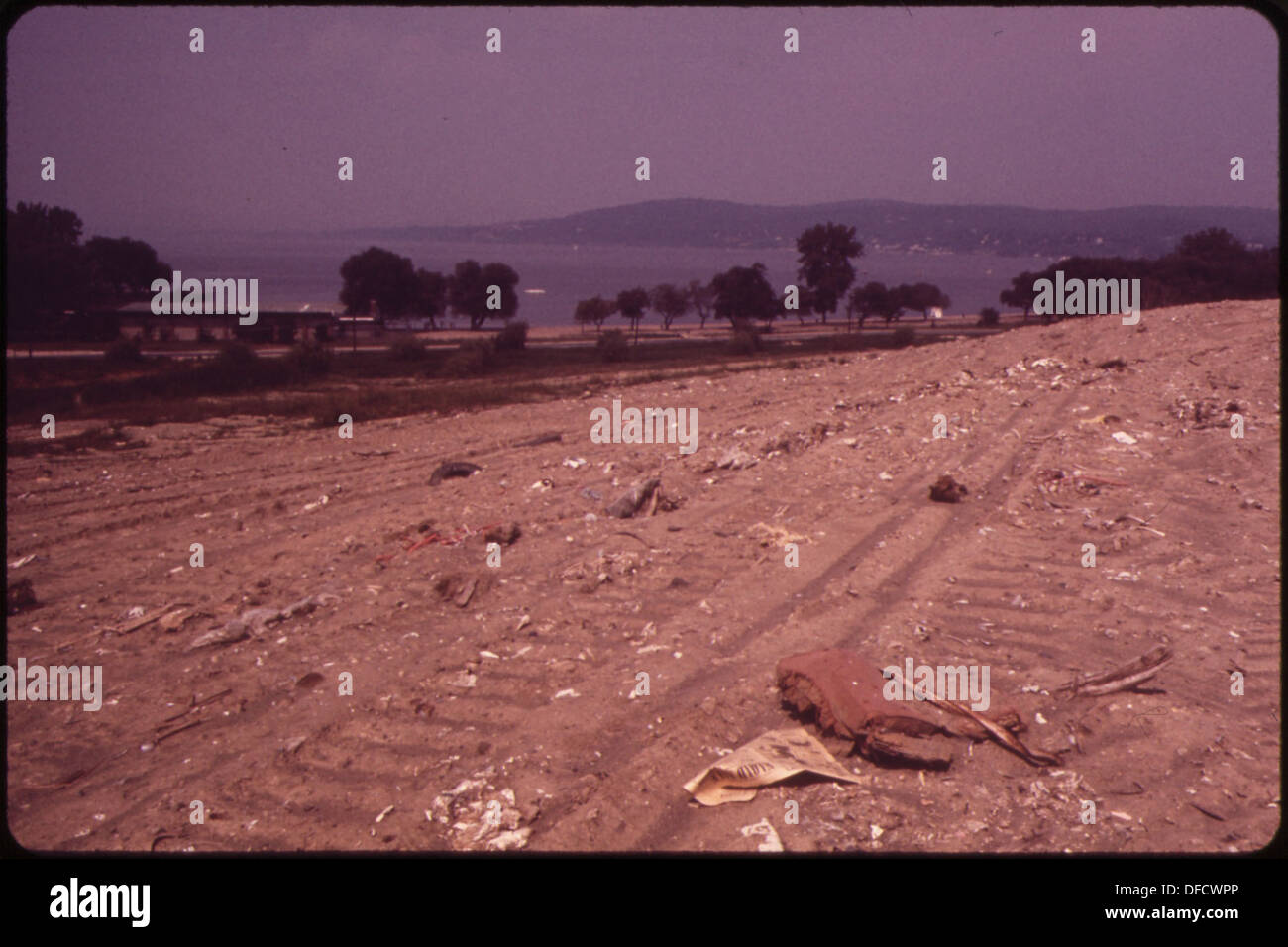 Hundred feet hires stock photography and images Alamy