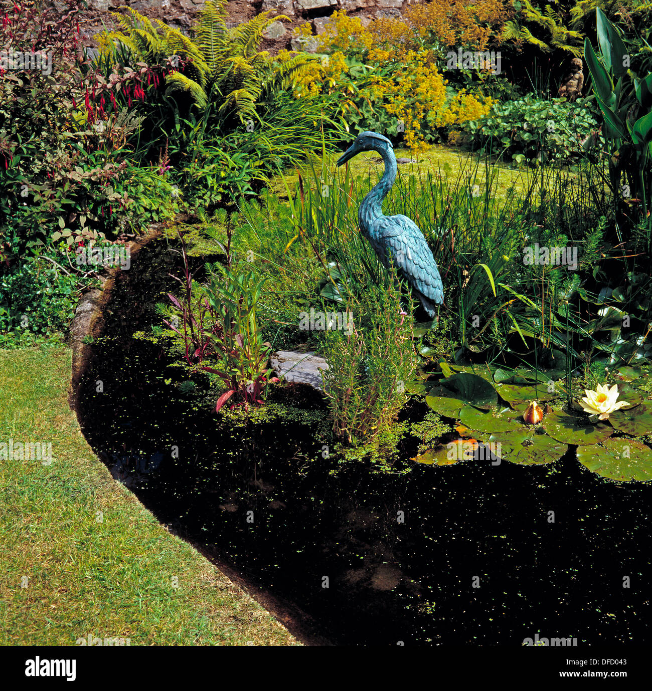 Water garden fish pond feature bronze heron sculpture water feature hi