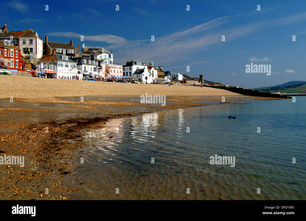 Lyme regis beach hi-res stock photography and images - Alamy