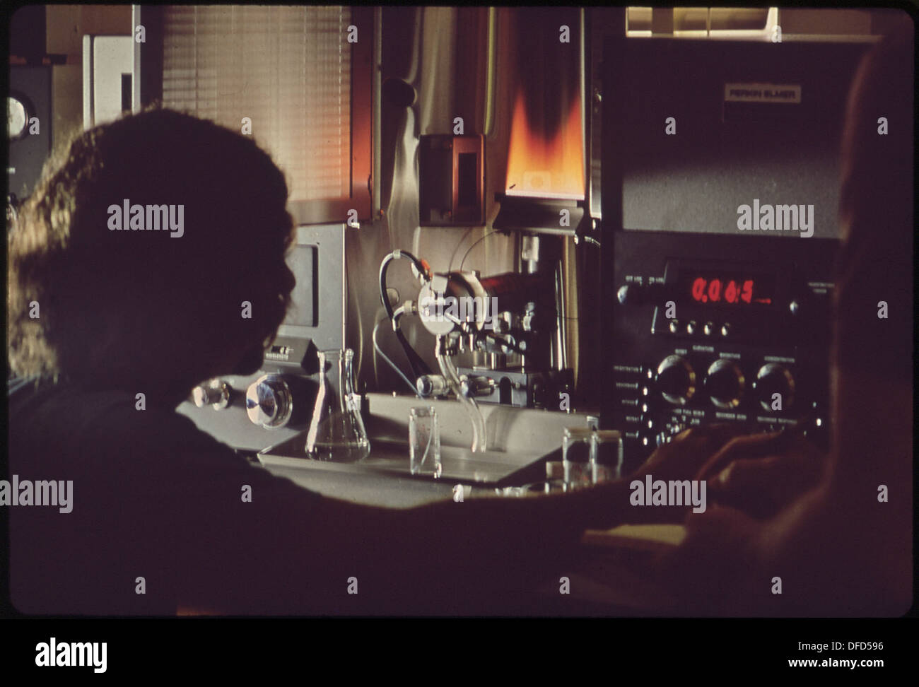 EPA GULF BREEZE LABORATORY, TOM HEITMULLER, BIOLOGIST MEASURES CATION