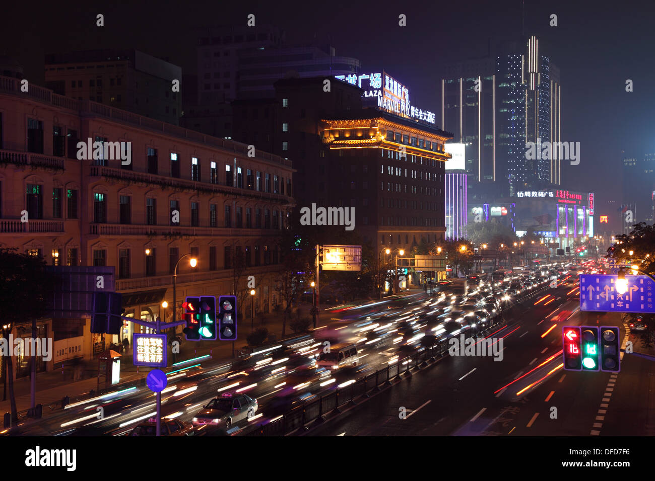 Downtown shanghai hi-res stock photography and images - Alamy