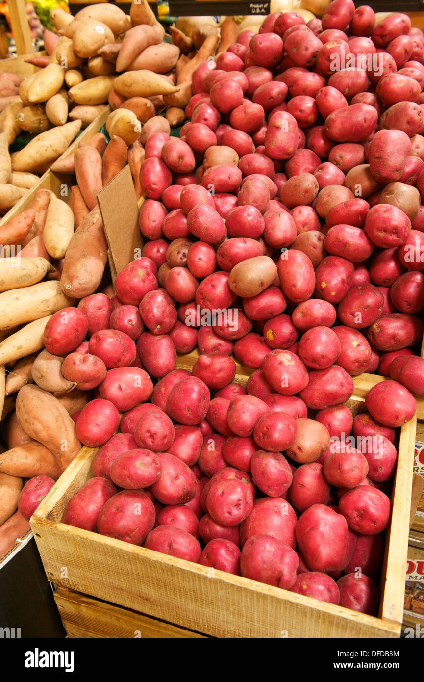 Wooden crate full of fresh and clean red Russet potatoes Stock Photo Alamy