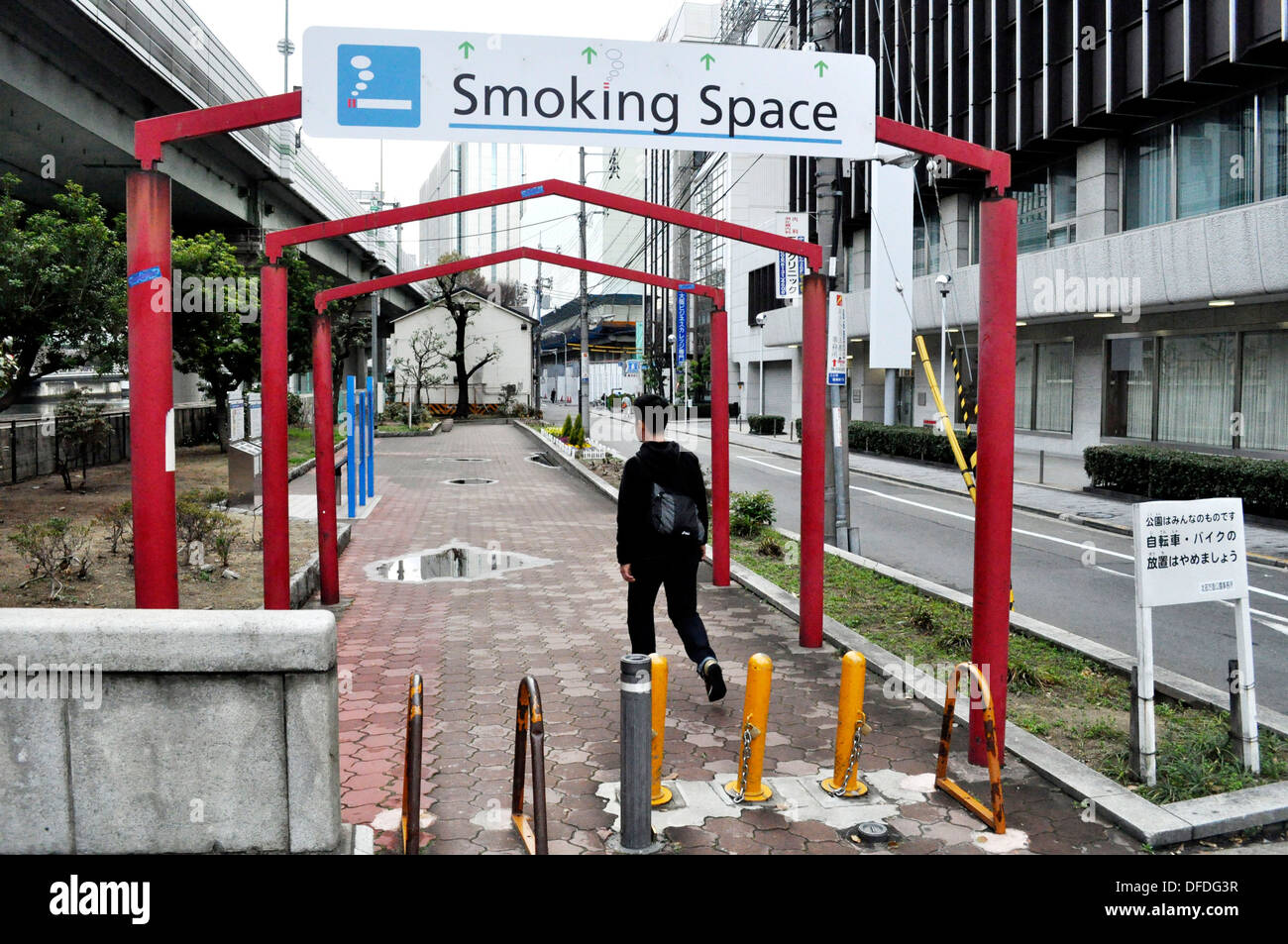 Japan Smoking High Resolution Stock Photography And Images Alamy