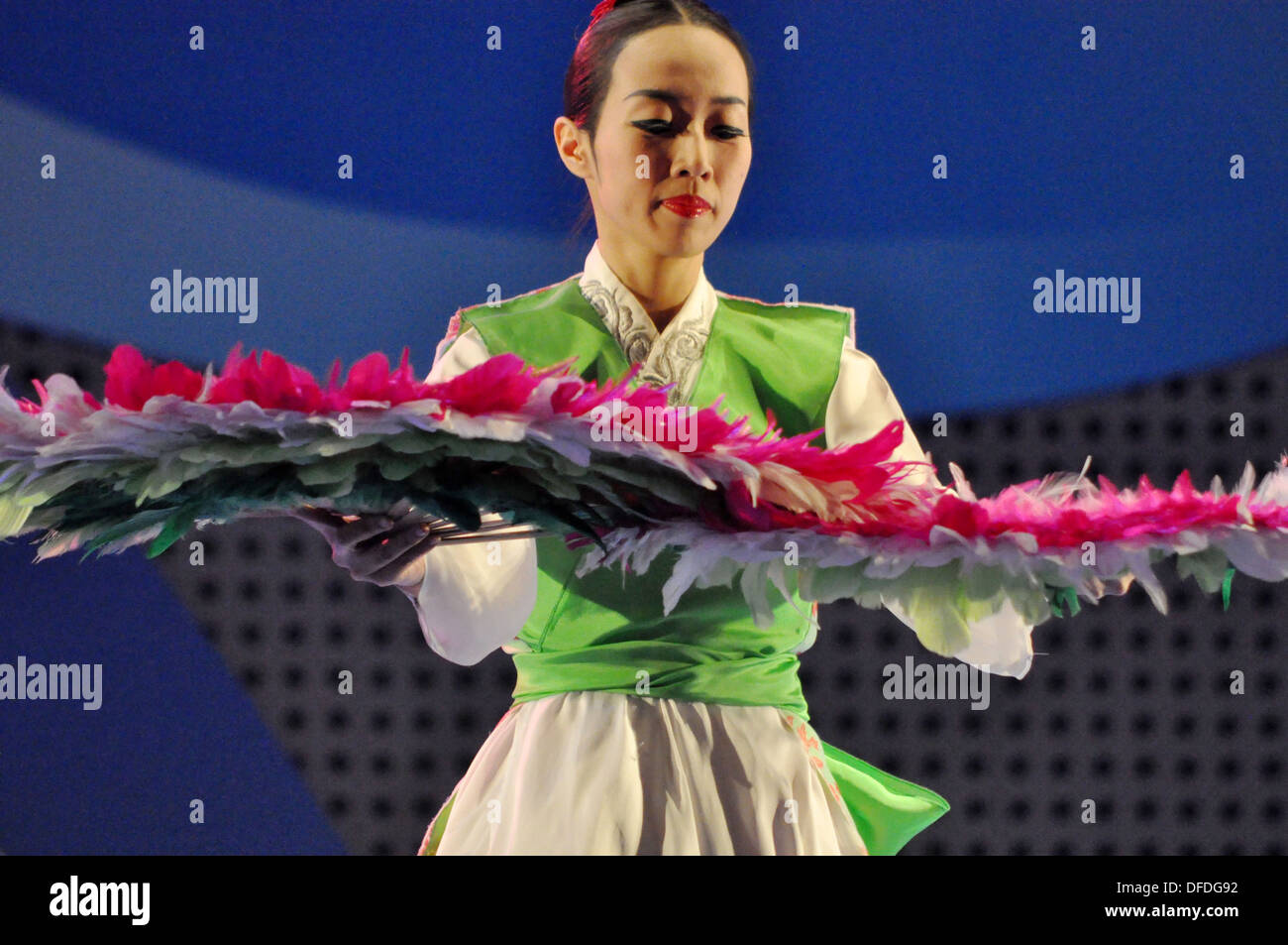 Seoul (South Korea) traditional fan show in Seoul Square Stock Photo