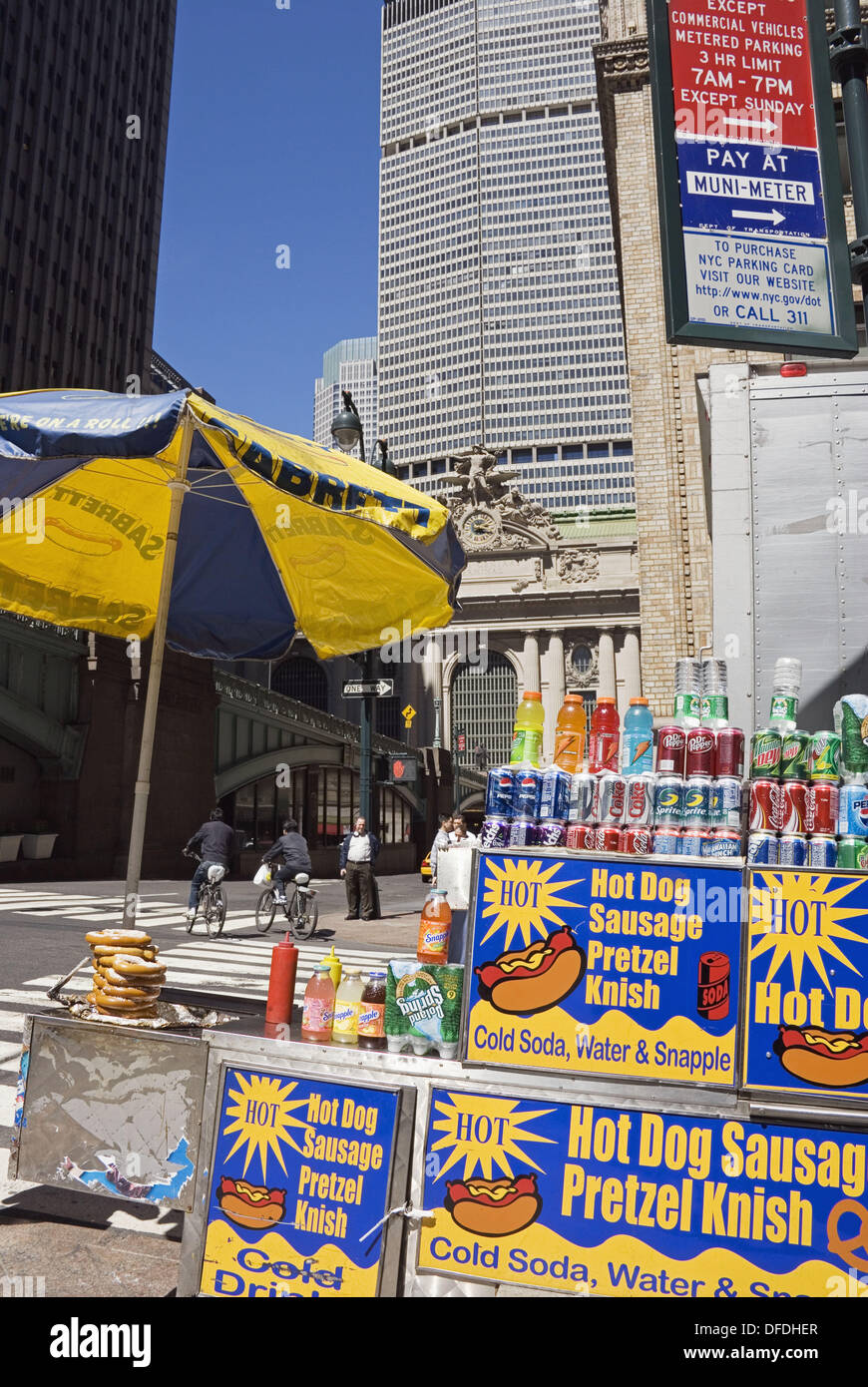 Street Food Vendor and Grand Central Station, Manhattan, New York City, New York, USA Stock