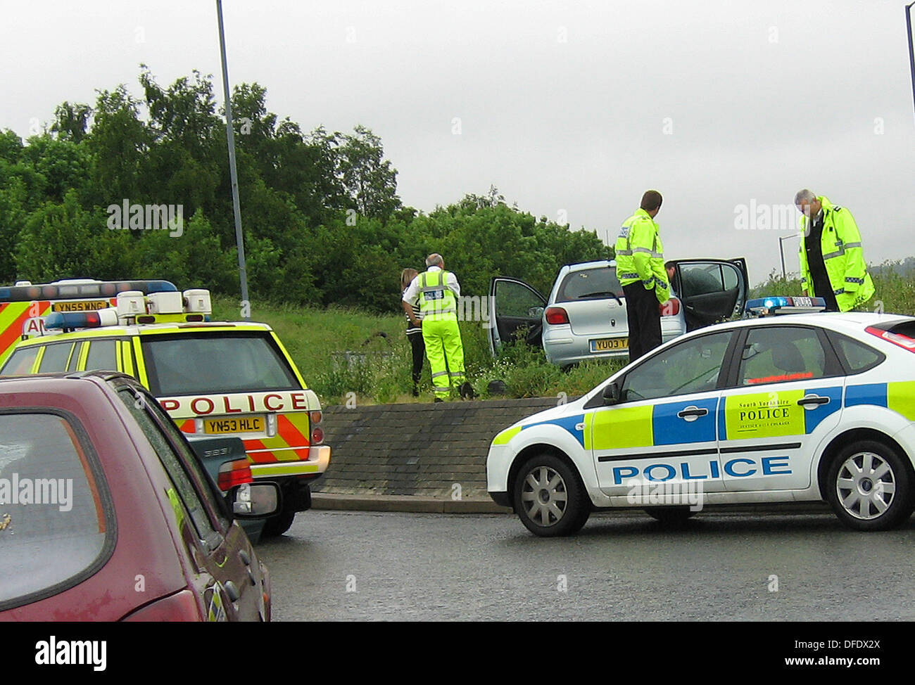 Car accident on roundabout hi-res stock photography and images - Alamy