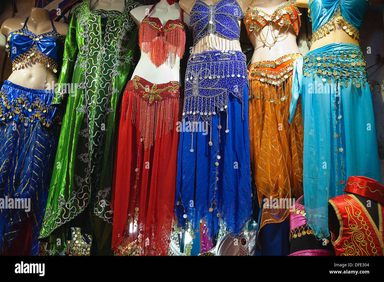 Turkey, Istanbul, Fatih, Sultanahmet, Kapalicarsi, Stall selling  traditional clothing in the Grand Bazaar Stock Photo - Alamy