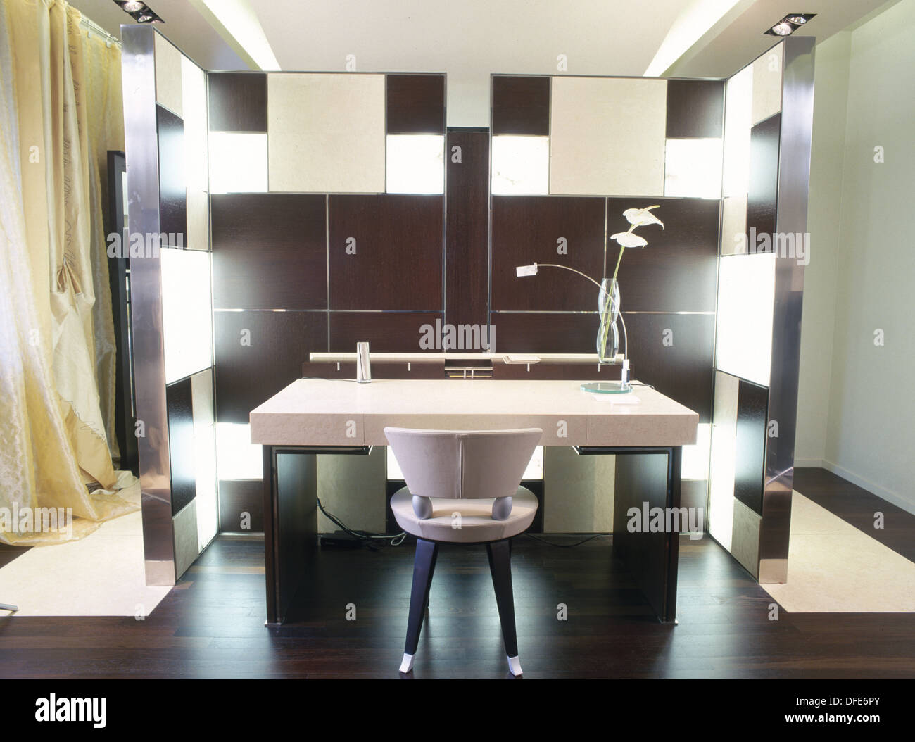 Contemporary office desk Stock Photo - Alamy