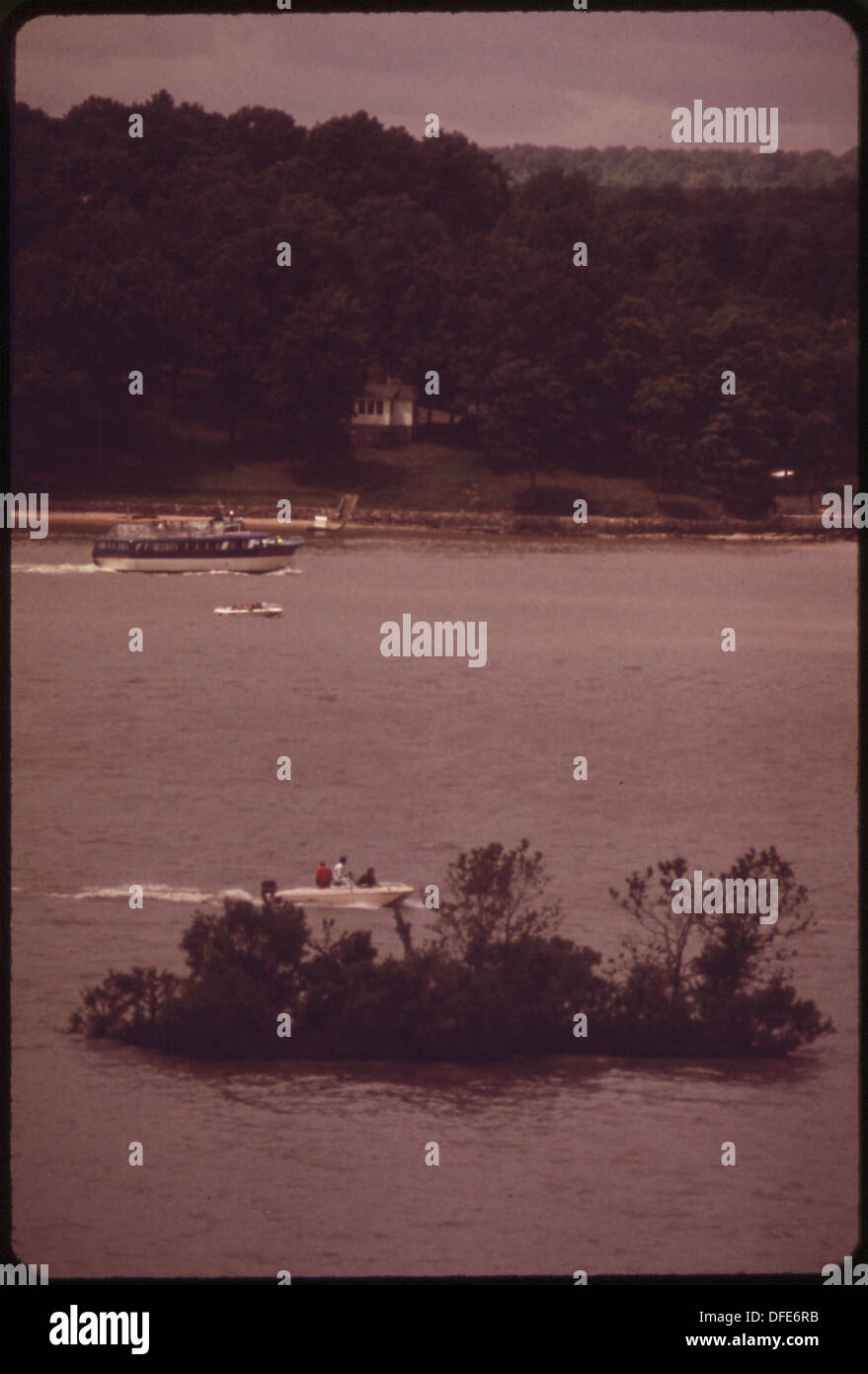 The Commander, an excursion boat, departs from Casino Pier at Bagnell Dam, offering one-and-a-half-hour sightseeing cruises for tourists. Stock Photo