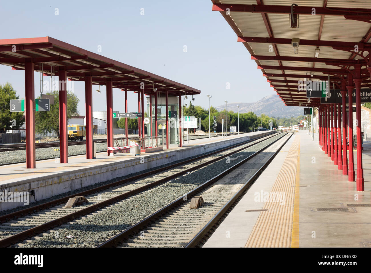 Cadiz railway station hires stock photography and images Alamy
