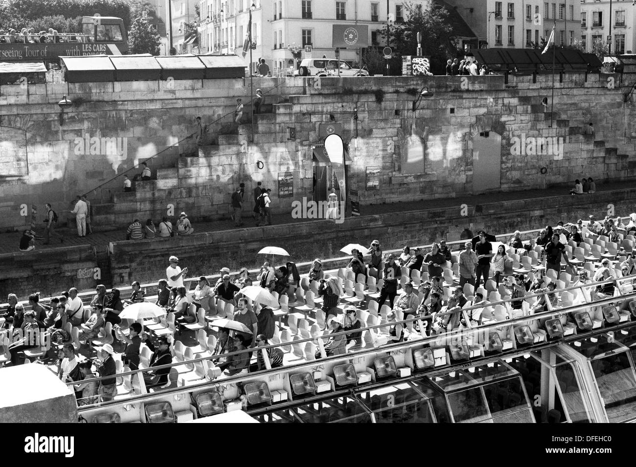 Seine france river cruise Black and White Stock Photos & Images - Alamy