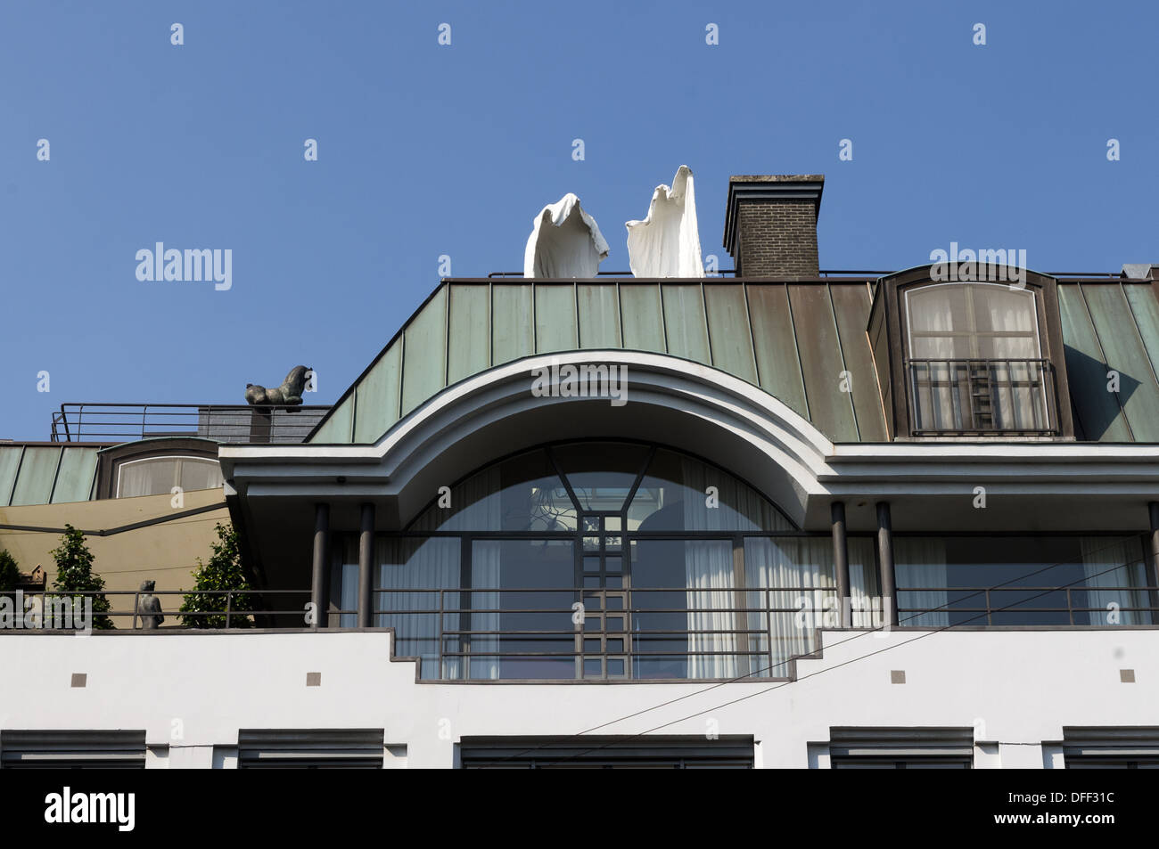 Ghosts building hi-res stock photography and images - Alamy