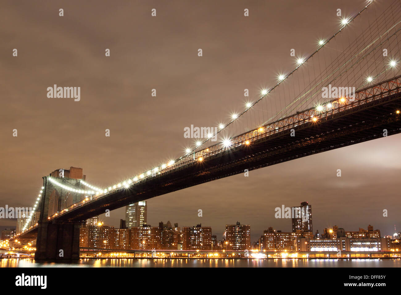 Brooklyn Bridge and New York City Skyline At Night Stock Photo - Alamy