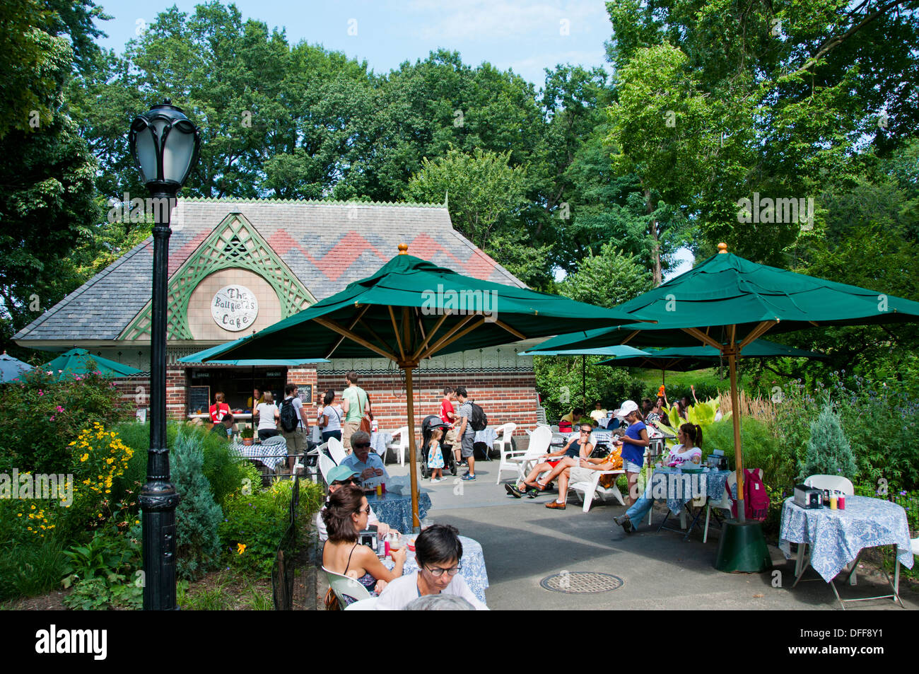Nyc outdoor cafe hires stock photography and images Alamy