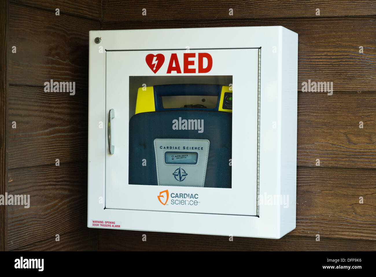 Public defibrillator hires stock photography and images Alamy