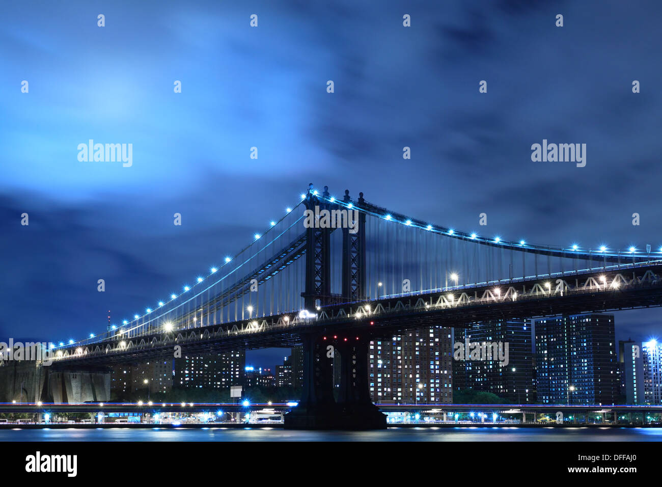 Manhattan bridge at night hi-res stock photography and images - Alamy