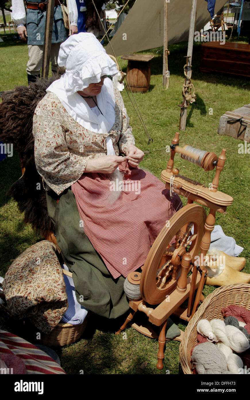 Colonial spinning wheel hires stock photography and images Alamy