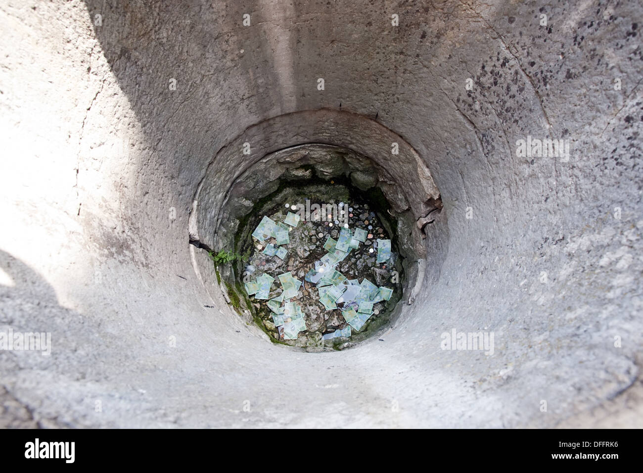 Full bottom hi res stock photography and images Alamy