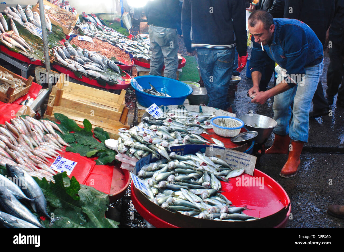 Turkey, Istanbul, Fish Market near Galata Bridge Stock Photo Alamy