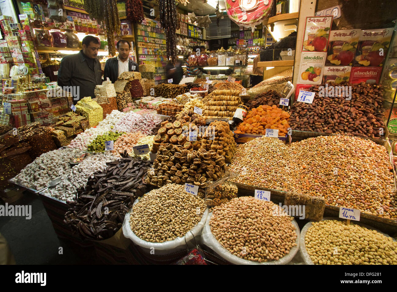 Spice Bazaar (aka Egyptian Bazaar), Istanbul, Turkey Stock Photo - Alamy