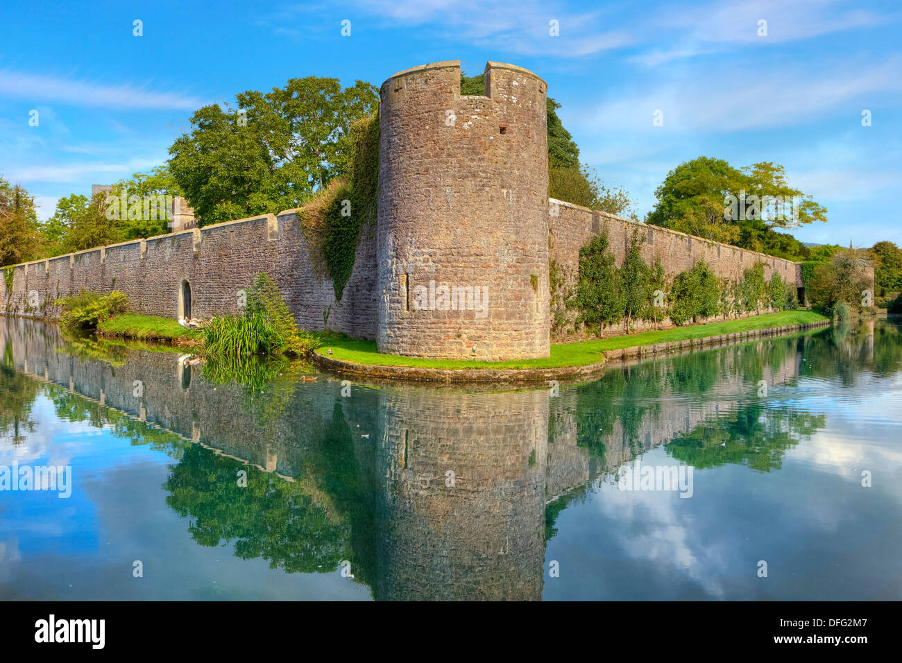 Wells, moat, Bishop's Palace, Somerset, England, United Kingdom Stock Photo