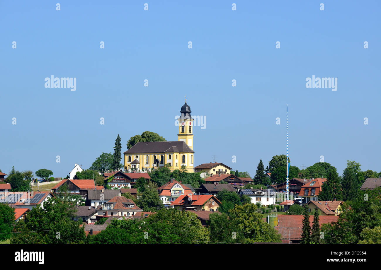 Townscape of Hohenschaeftlarn with the Church of St. George, Hohenschäftlarn, Upper Bavaria, Bavaria, Germany Stock Photo