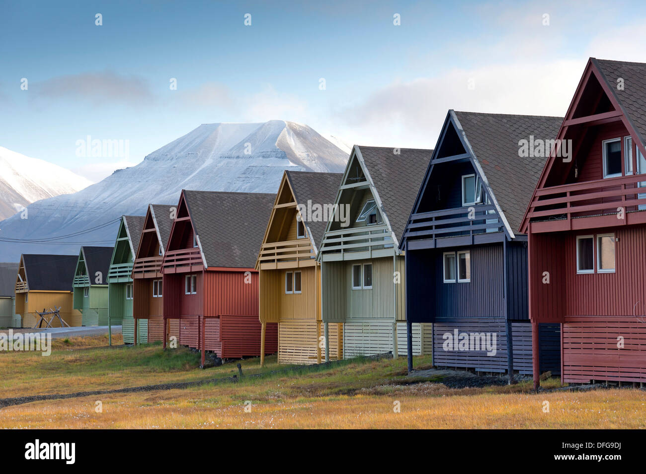 Colourful houses in front of snow-capped mountains, Longyearbyen, Spitsbergen Island, Svalbard Archipelago Stock Photo