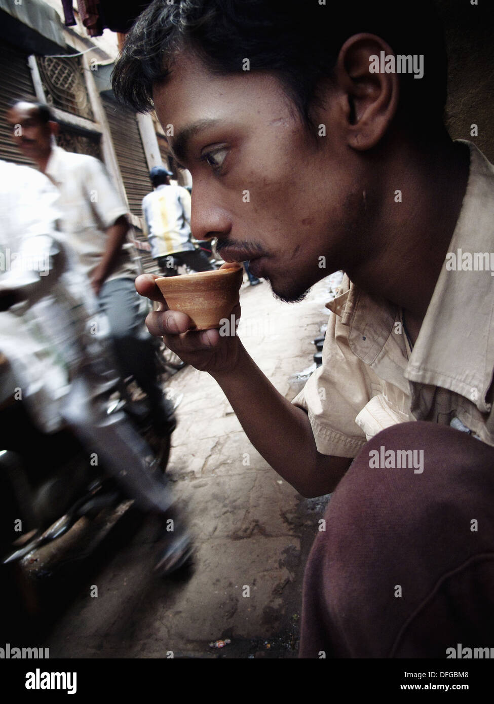 Man drinking ´chai´, Varanasi, Uttar Pradesh, India Stock Photo Alamy