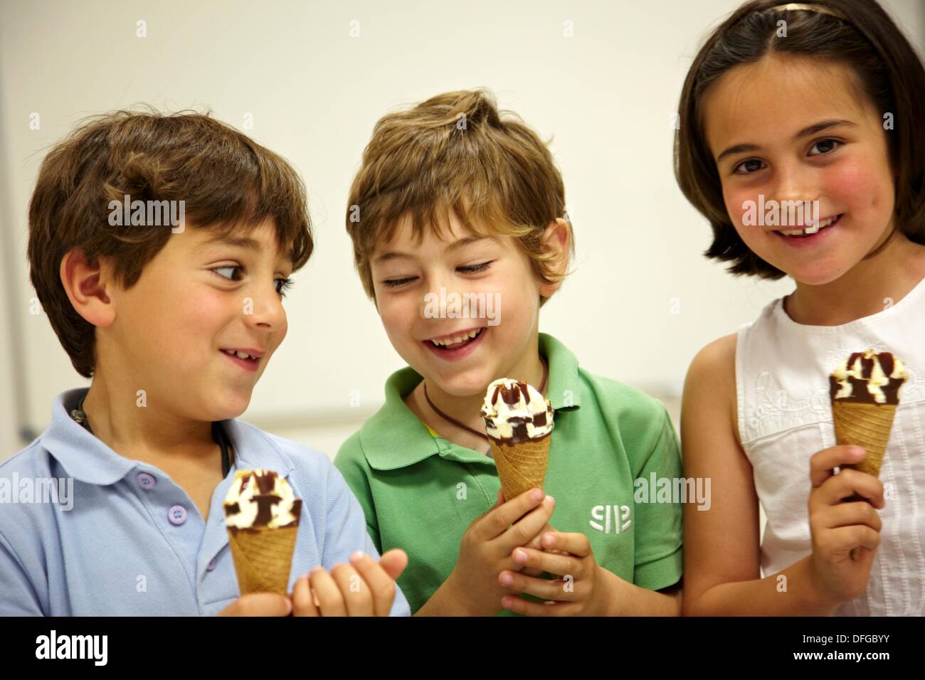 Children eating icecream cones, tasting session in sensory lab, AZTI