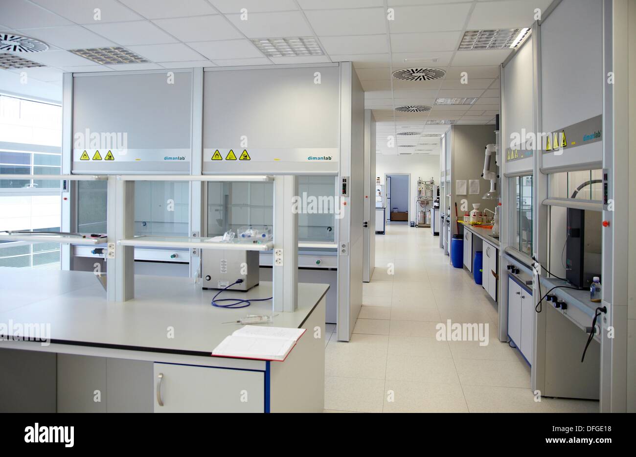 Synthesis lab, IkerChem research lab, design and synthesis of new Stock