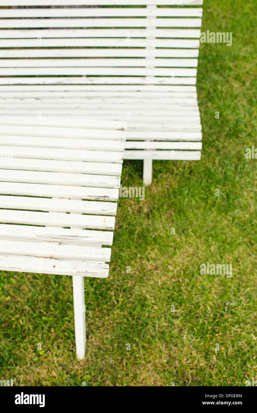 Empty garden bench hi-res stock photography and images - Alamy