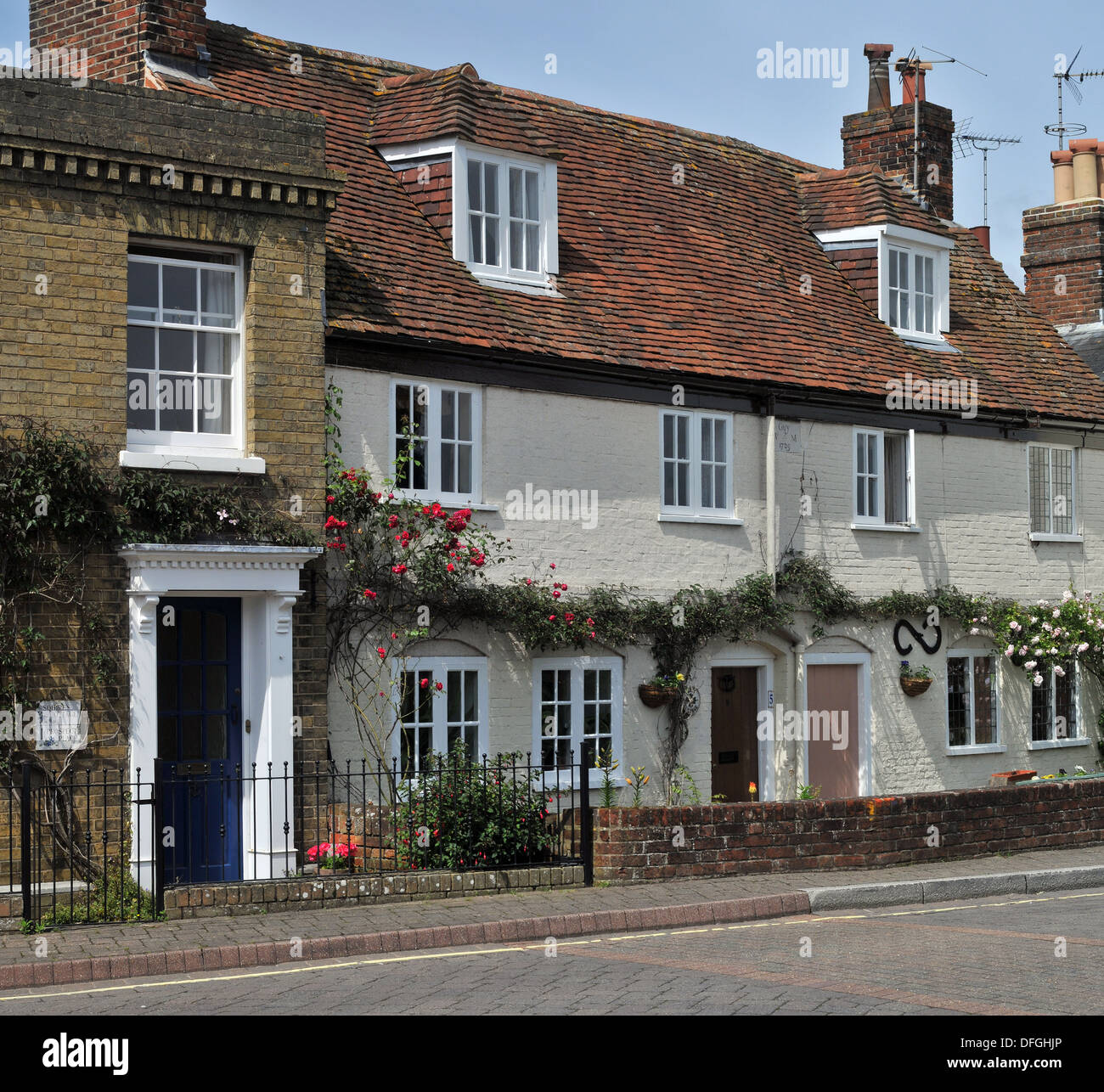 Old cottages on the shore road at Hythe, Hampshire, England, UK Stock