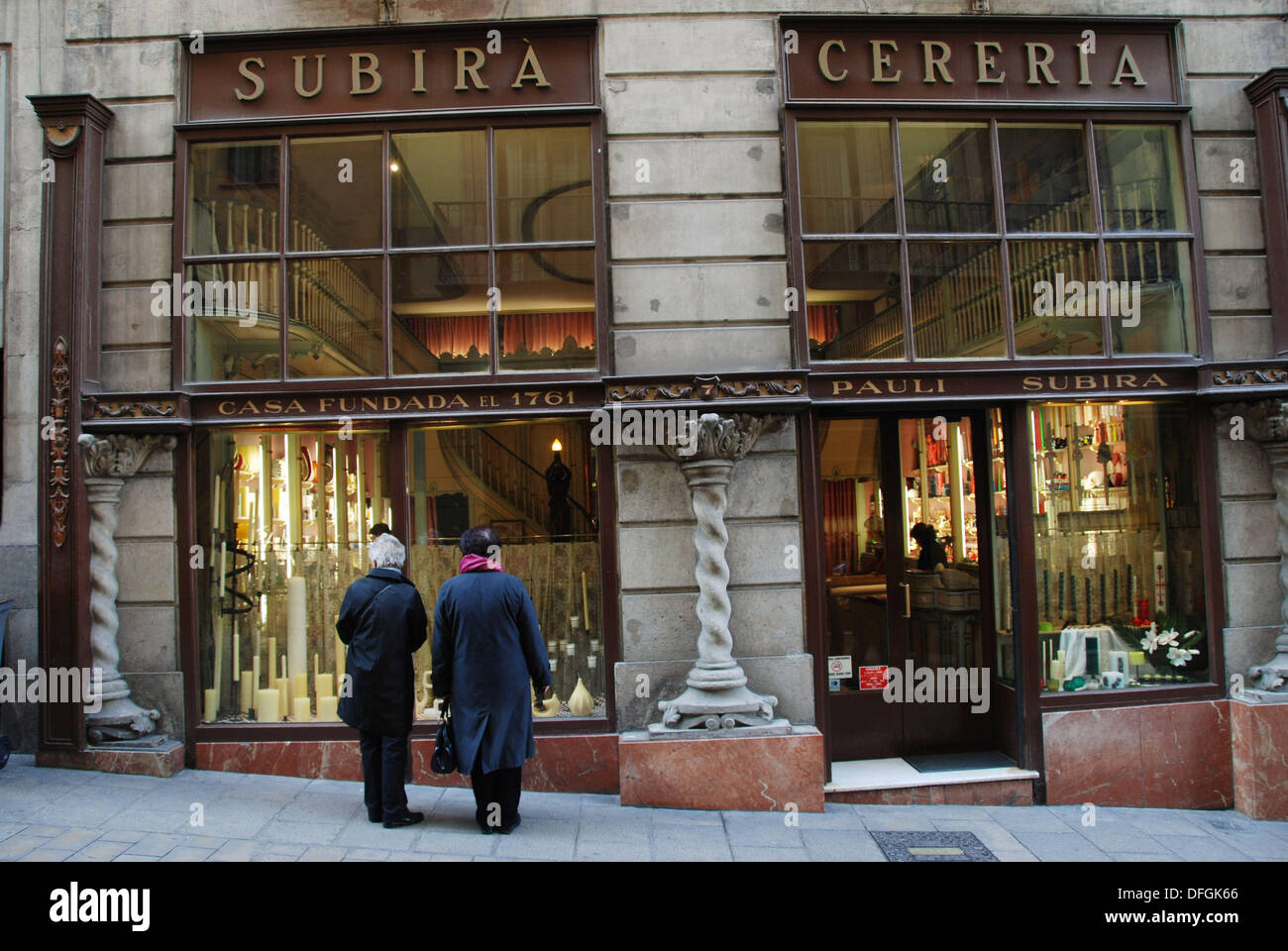 Shop street barcelona hi-res stock photography and images - Page 22 - Alamy