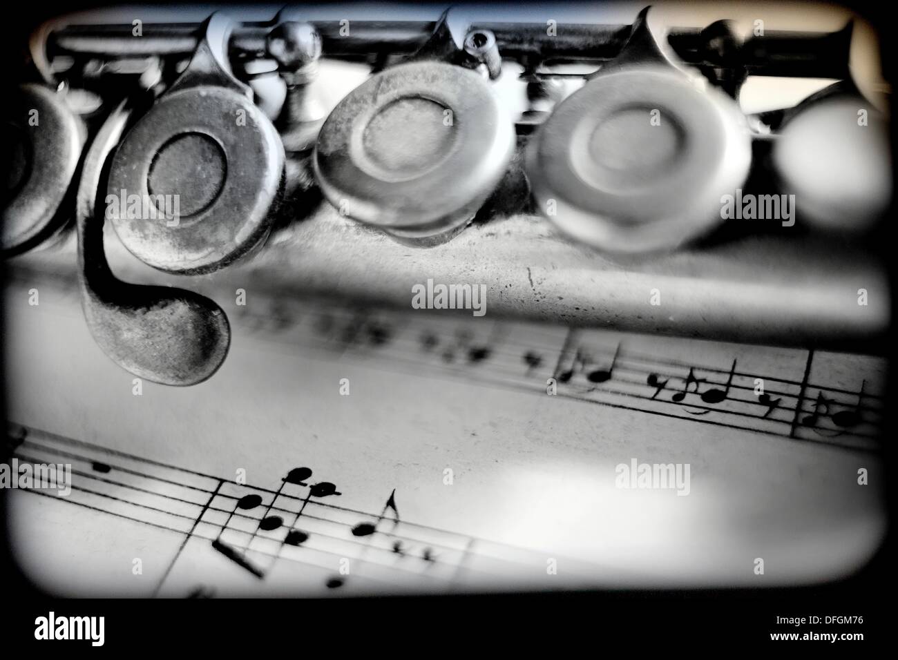 Musica, instrumento musical, flauta travesera, partitura de musica, Music,  musical instrument, flute, score music Stock Photo - Alamy