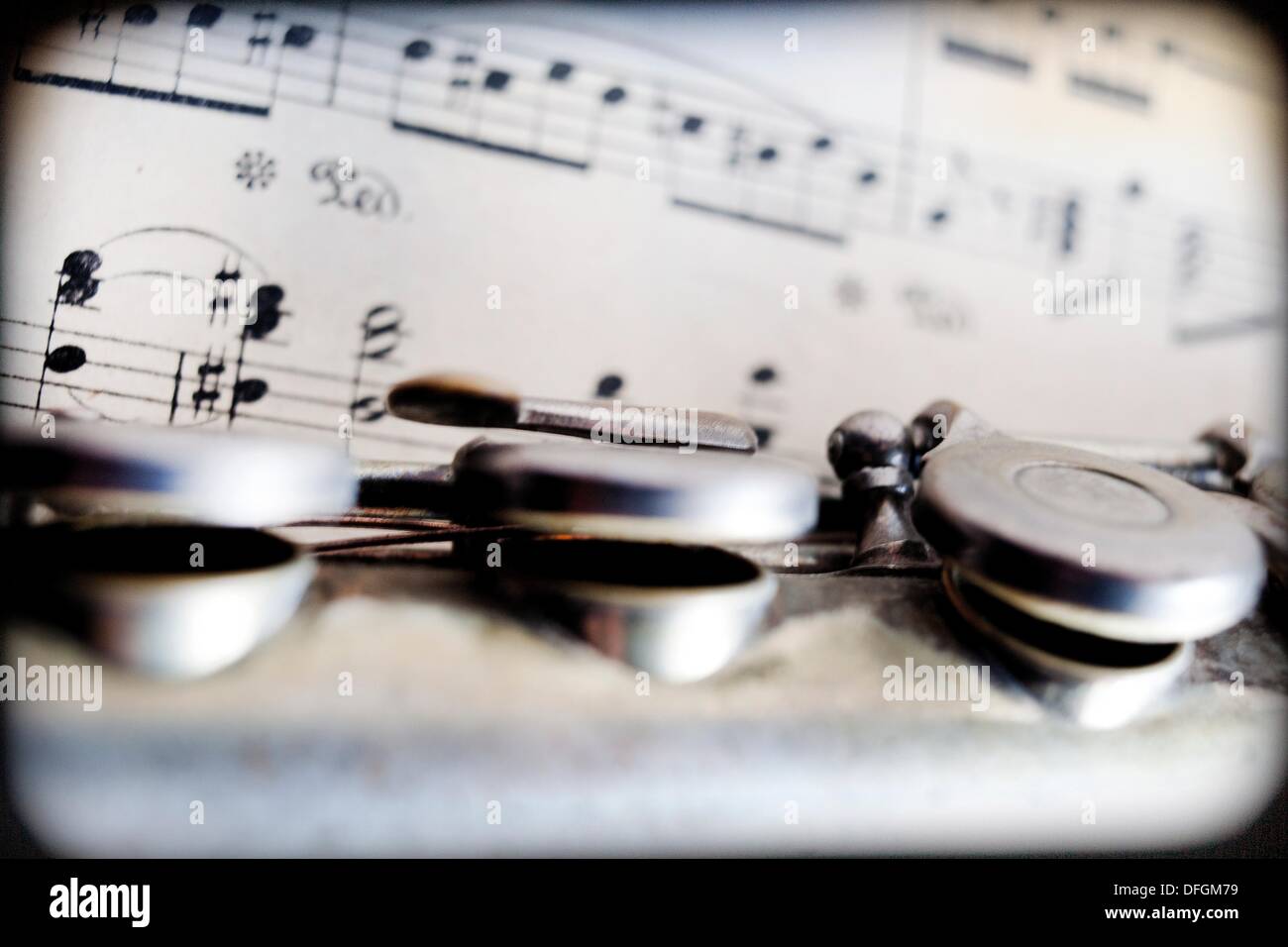 Musica, instrumento musical, flauta travesera, partitura de musica