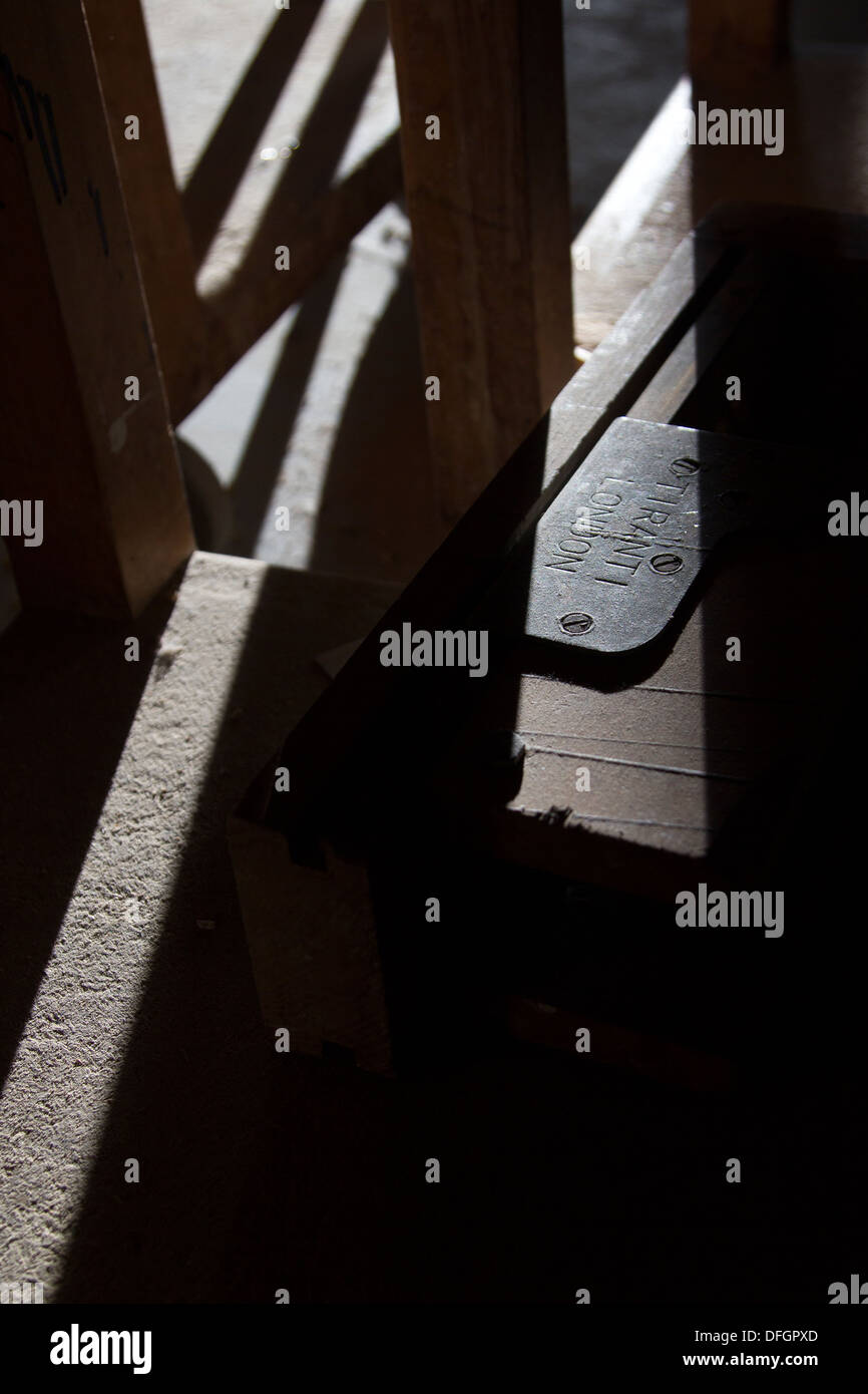 tiranti, Alec Tiranti Ltd is a leading UK manufacturer and supplier of Sculptors' Tools, Materials and Studio Equipment for Car Stock Photo