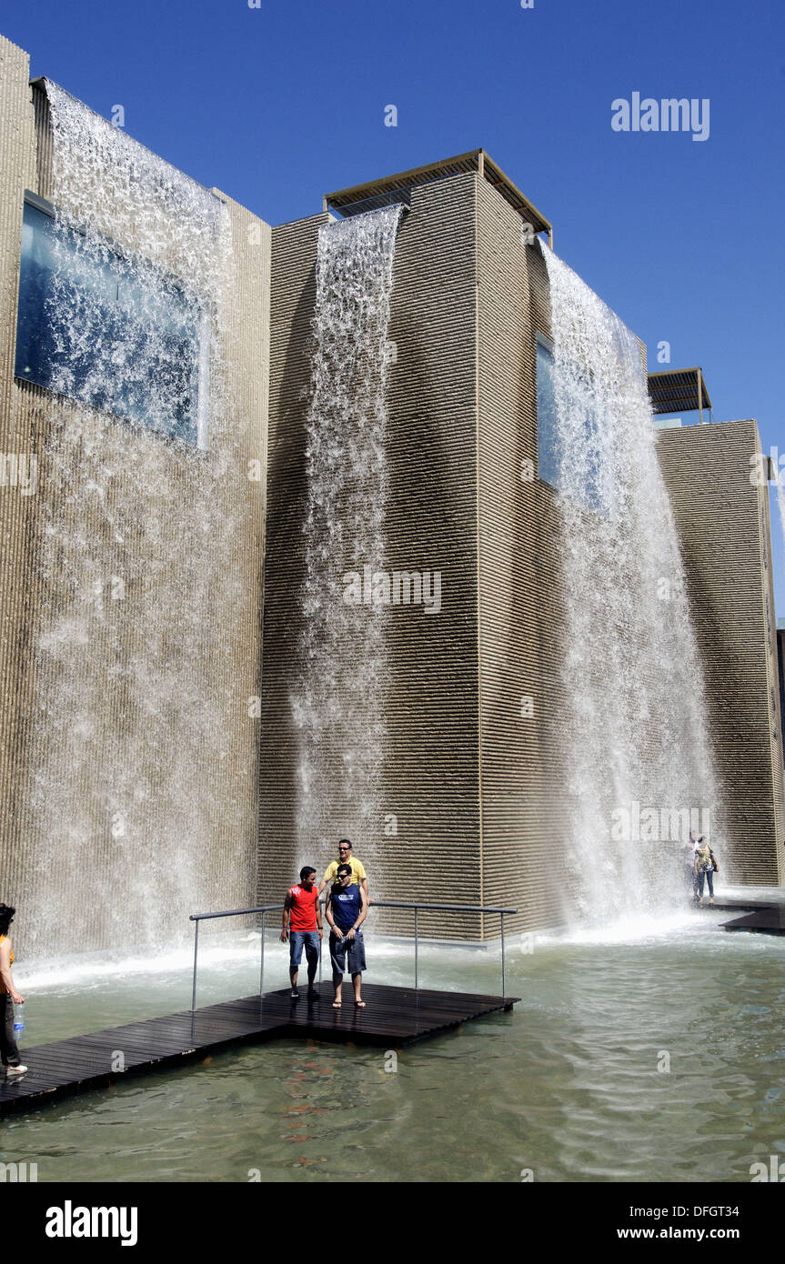 Freshwater aquarium pavilion designed by Alvaro Planchuelo, Expo