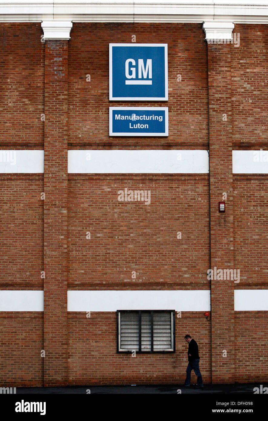 General Motors Manufacturing Plant in Luton. 01.12.2009 Stock Photo Alamy