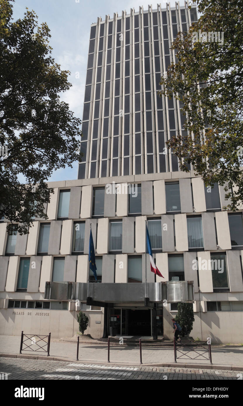 Palais de Justice (Cour d'appel de Douai), Avenue du Peuple Belge, Lille, Nord-Pas-de-Calais, Nord, France. Stock Photo