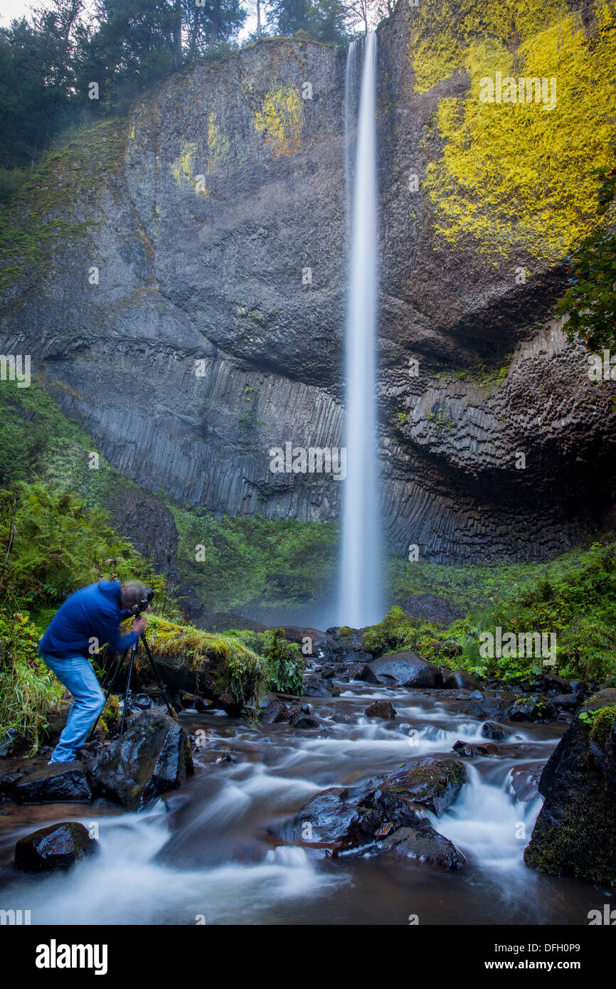 Latourell falls and man hi-res stock photography and images - Alamy