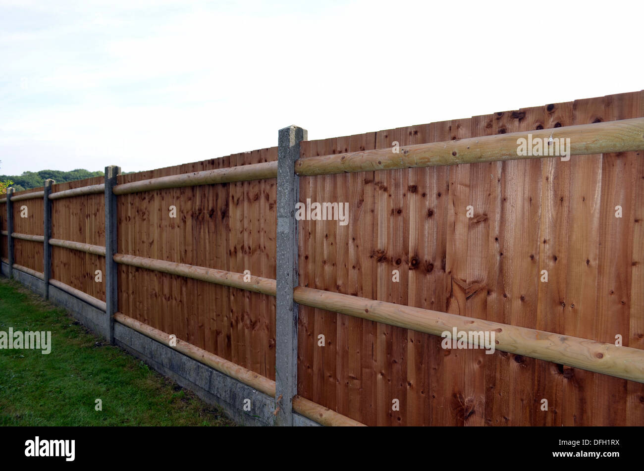Straight fencing hires stock photography and images Alamy