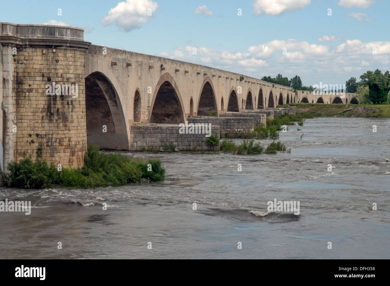 St esprit bridge hires stock photography and images Alamy